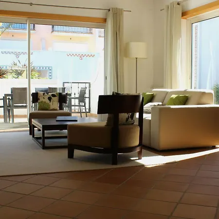 Del Rey Residences 4*